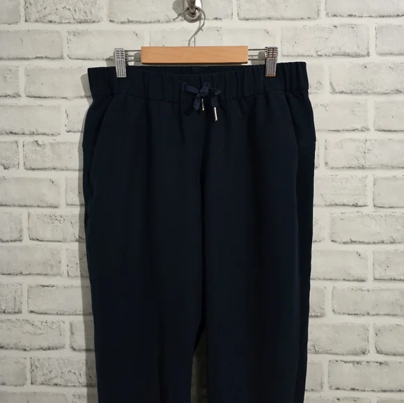 Lululemon On the Fly Jogger Navy size 6 - Picture 4 of 9